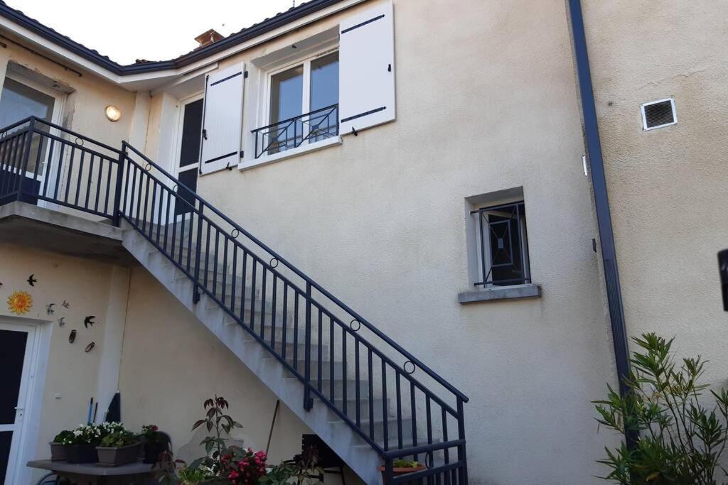 Superbe Appartement Renove 4 Personnes Le Zen Scandi Au Centre Ville - Draps - Serviettes Parking - La Roche-Chalais Zewnętrze zdjęcie