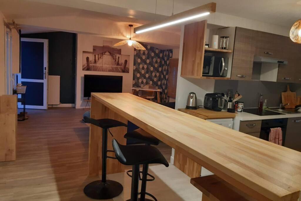 Superbe Appartement Renove 4 Personnes Le Zen Scandi Au Centre Ville - Draps - Serviettes Parking - La Roche-Chalais Zewnętrze zdjęcie