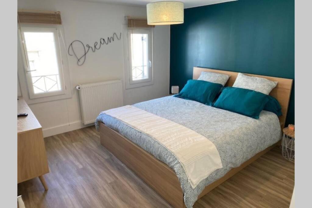 Superbe Appartement Renove 4 Personnes Le Zen Scandi Au Centre Ville - Draps - Serviettes Parking - La Roche-Chalais Zewnętrze zdjęcie