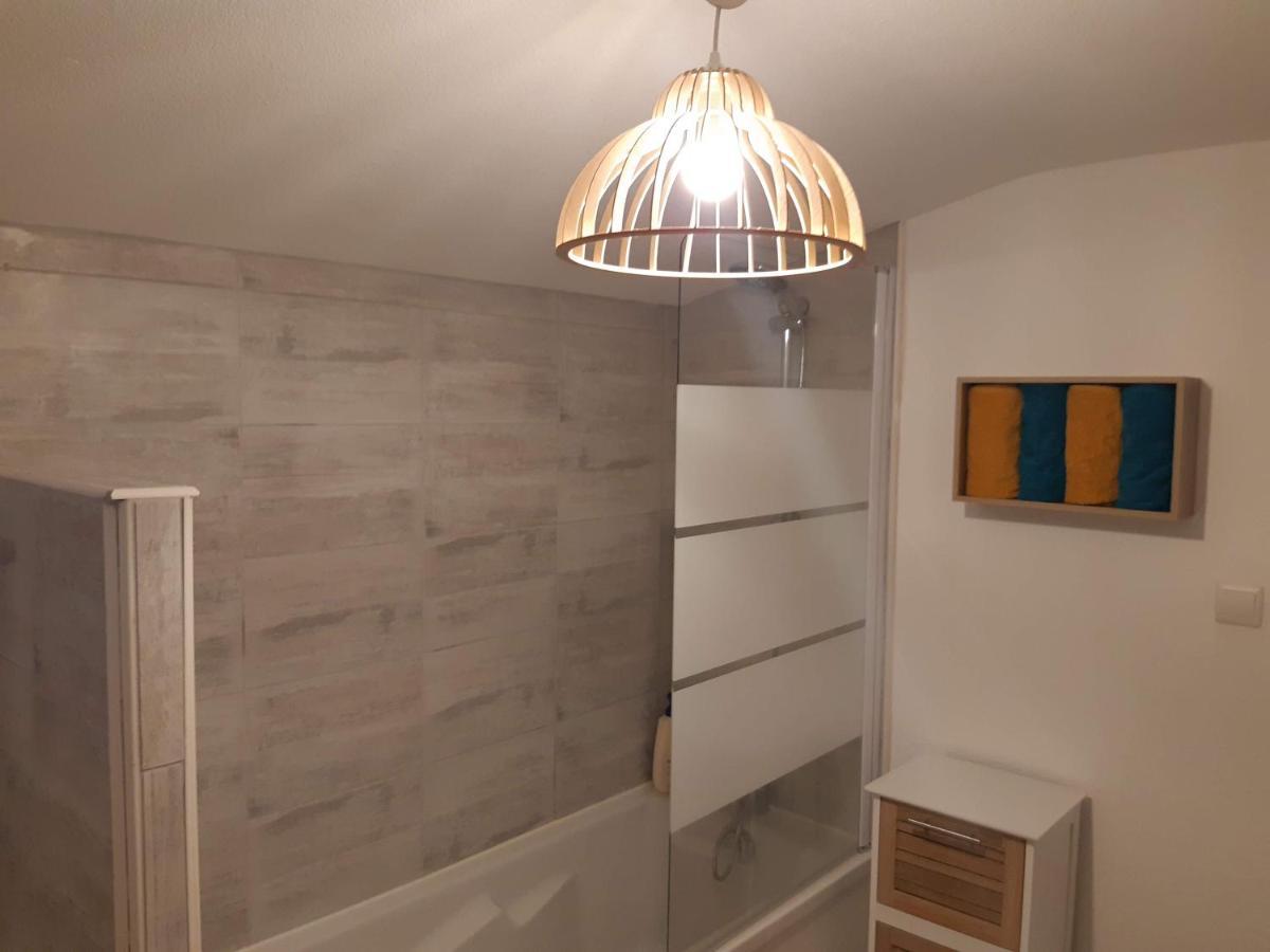 Superbe Appartement Renove 4 Personnes Le Zen Scandi Au Centre Ville - Draps - Serviettes Parking - La Roche-Chalais Zewnętrze zdjęcie